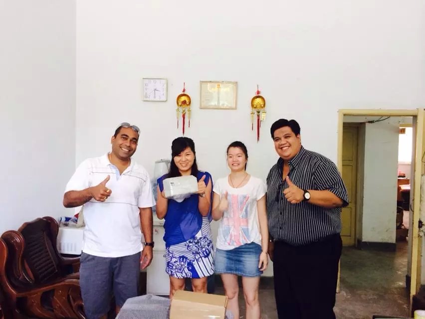 马来西亚打标机客户来访订购二氧化碳激光打标机